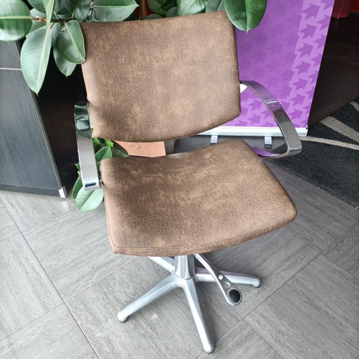 Rénovation de fauteuils de salon de coiffure