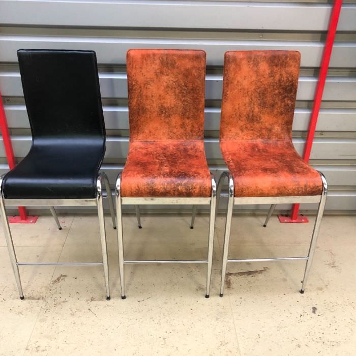 Rénovation de chaises simili cuir vintage